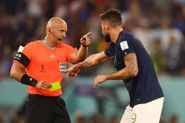 La final Argentina-Francia: Un árbitro de regular control de los partidos