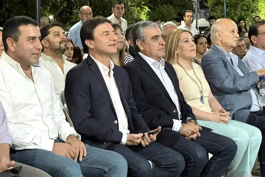 Alfaro y Sánchez volvieron a mostrarse juntos en un homenaje a Raúl Alfonsín