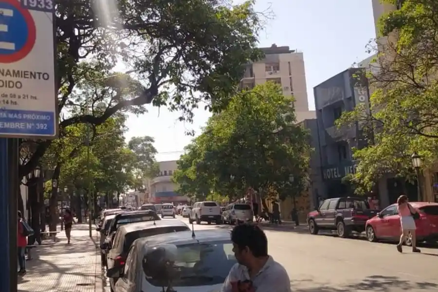 ¿SE PUEDE O NO SE PUEDE? En la ciudad hay 300 cuadras señalizadas para el estacionamiento medido, que fue suspendido hace más de 90 días.