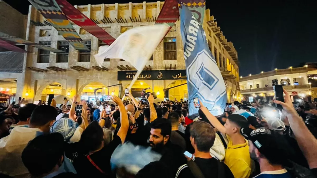 Al séptimo día, no descansaron: los hinchas le regalaron a la Selección un último banderazo