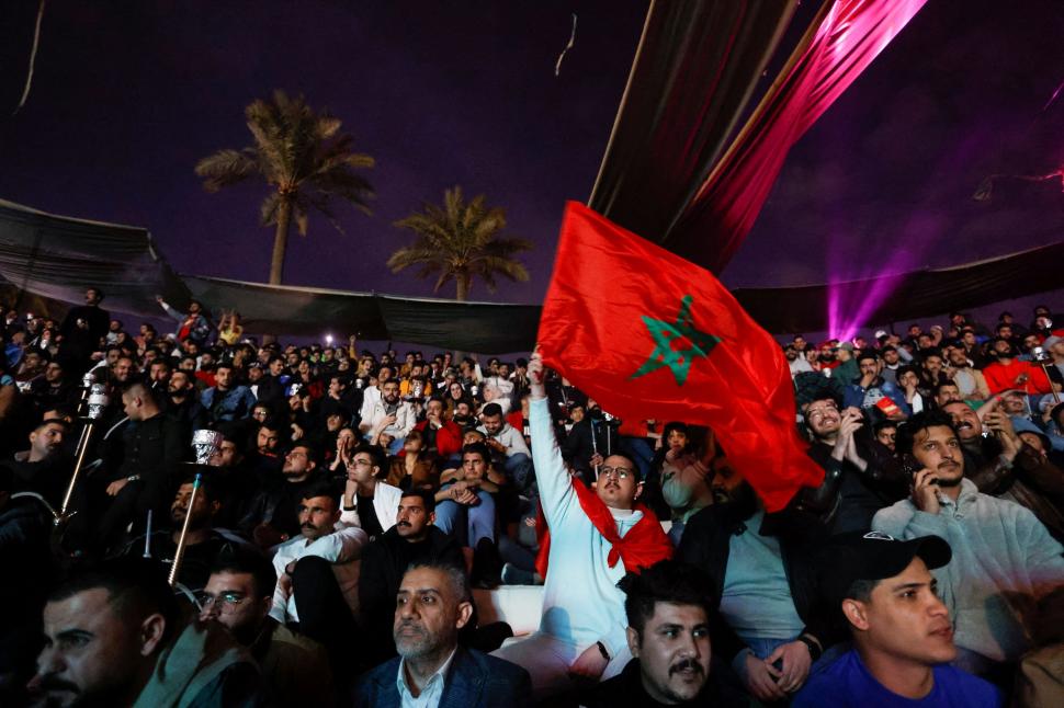LA SORPRESA. Una bandera de Marruecos presente en un fanfestival.