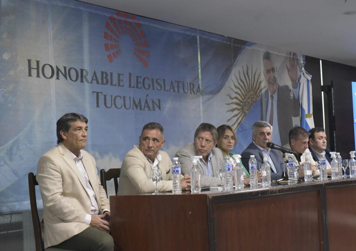 Distinguieron a deportistas tucumanos en la Legislatura
