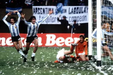 La historia de las tres coronas que luce Argentina