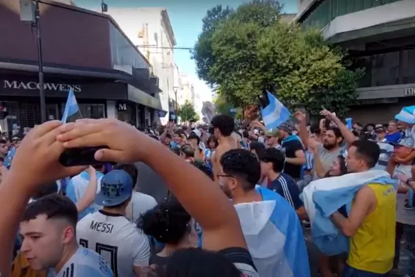 Video: Tucumán se tiñó de celeste y blanco para celebrar el triunfo de Argentina
