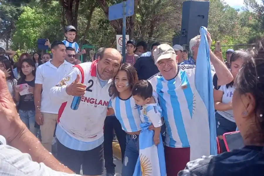 Osvaldo Jaldo saludó a la Selección y se sumó a los festejos en Trancas