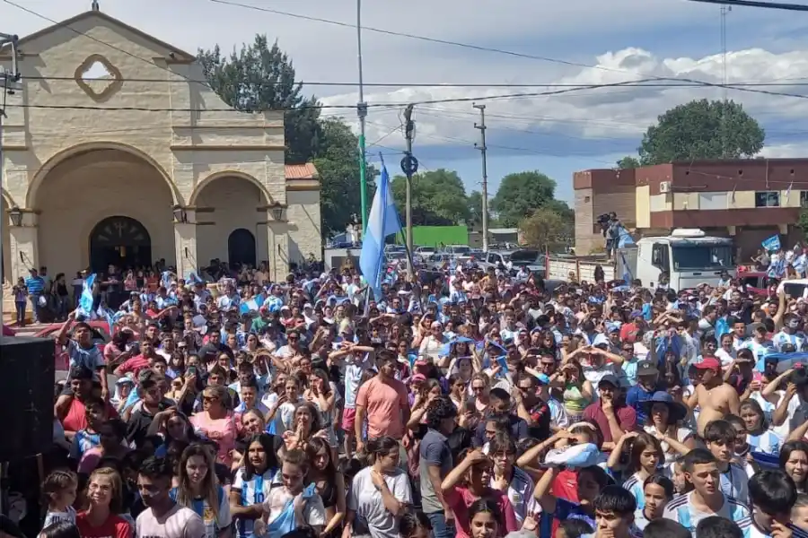 Osvaldo Jaldo saludó a la Selección y se sumó a los festejos en Trancas