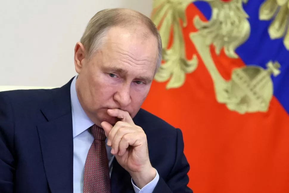 Putin consulta a sus mandos para ver cómo avanzar en el conflicto