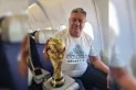 Qatar 2022: ¡La copa es de todos! El gran gesto de “Chiqui” Tapia con los pilotos del avión que trae de vuelta a la Selección