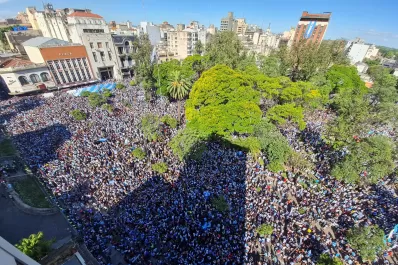 Festejos en plaza Independencia: 19 personas debieron ser asistidas