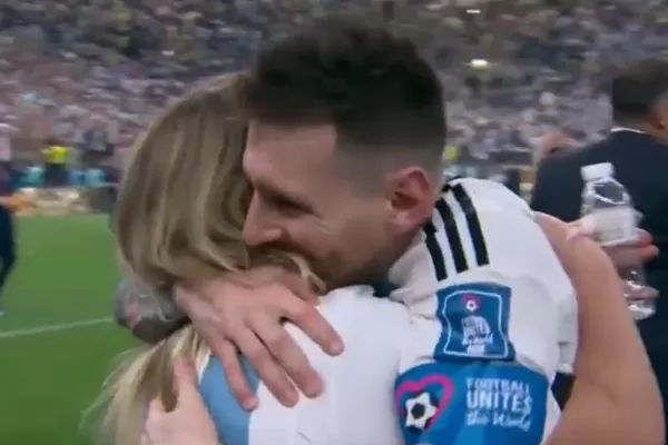 Quién es la mujer que abrazó a Messi tras consagrarse Campeón del Mundo