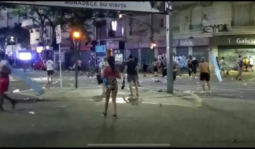 Video: la fiesta argentina en el Obelisco terminó con incidentes