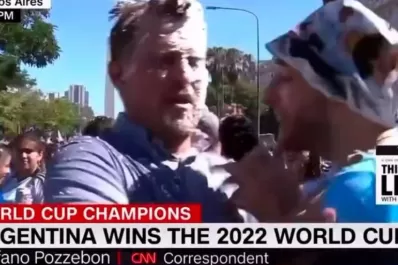 Argentina Campeón Mundial: el insólito momento que pasó un periodista de la CNN en vivo, durante los festejos en el Obelisco