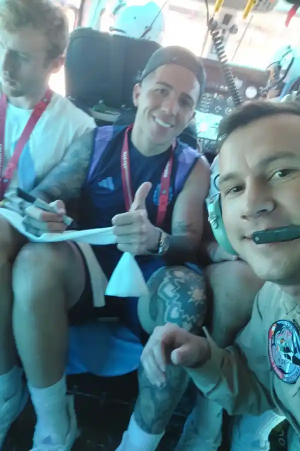 Las divertidas fotos de la Scaloneta sobrevolando Buenos Aires en helicóptero