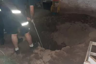 Una nena cayó a un pozo y su mamá quedó atrapada al intentar rescatarla