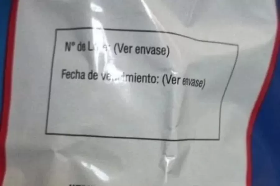 Comida navideña con gorgojos: la desagradable sorpresa que se llevaron trabajadores de una empresa nacional en sus cajas de fin de año