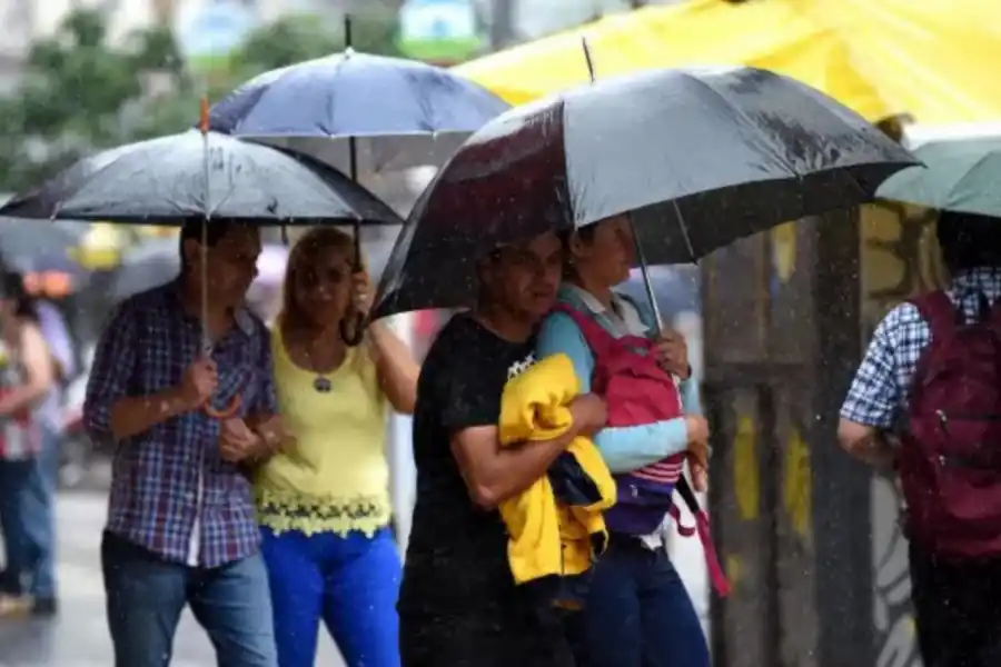 Se anticipa un sábado con lluvia.