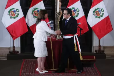 Boluarte cambia ministro y busca aplacar la crisis