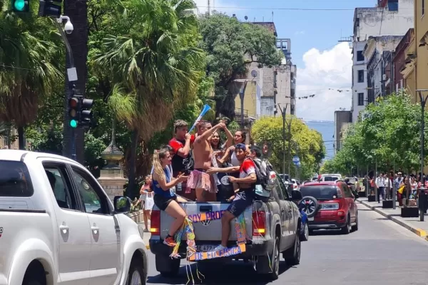 Más colores, menos comida y más ruido en las recibidas en Tucumán