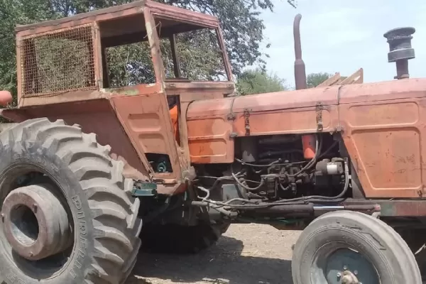 Un hombre aplastó a su hijo de dos años con un tractor