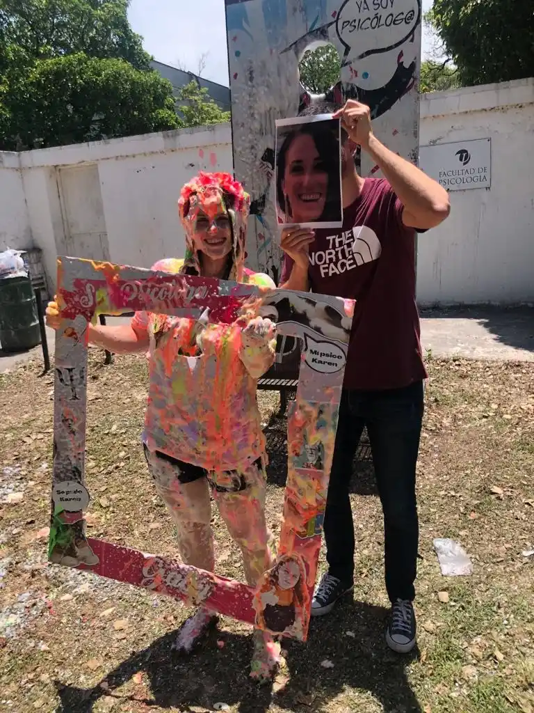 LUGAR. En la Facultad de Psicología los chicos tienen dónde festejar.