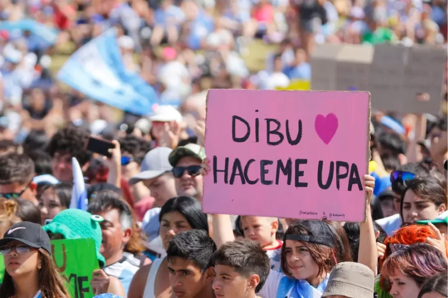 El emocionante homenaje al Dibu Martínez en Mar del Plata: Vamos por la cuarta
