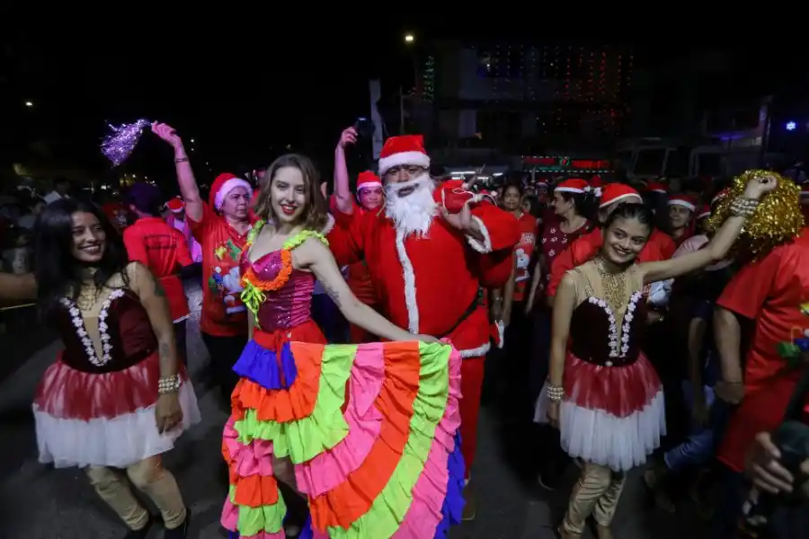 BOMBAY. Celebraciones que toman las calles en la India.  
