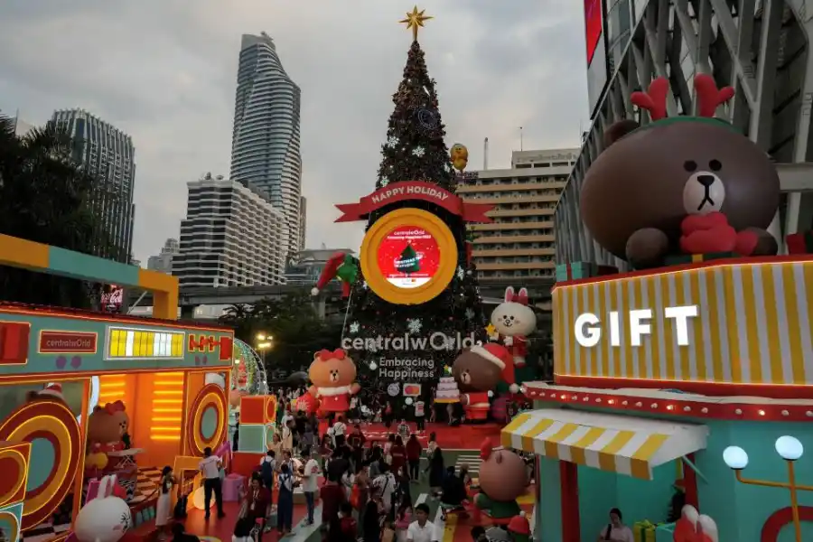 BANGKOK. La capital de Tailandia se vistió de fiesta para los festejos. 