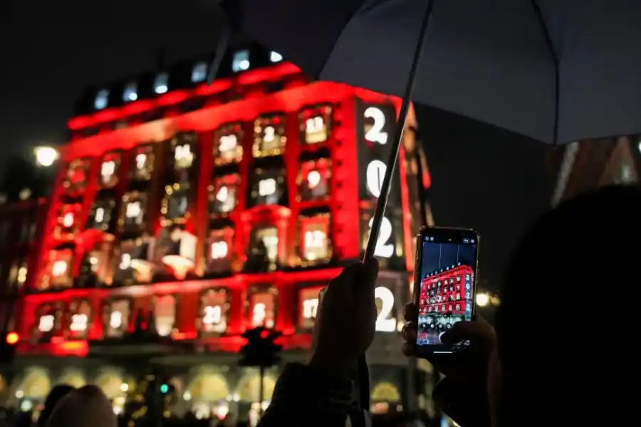 LONDRES. Las luces de Piccadilly Street, las más famosas de Inglaterra.