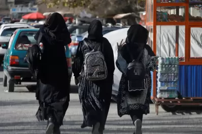 Los talibanes prohibieron a las mujeres afganas trabajar en ONGs