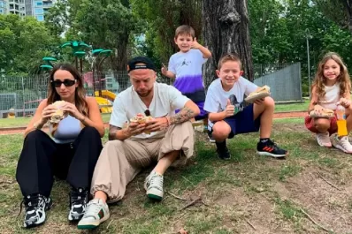 Una recreación del Papu Gómez con su familia se hizo viral en las redes sociales