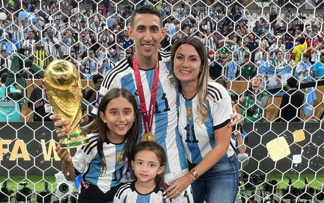 Ángel Di María junto a su familia en Qatar 