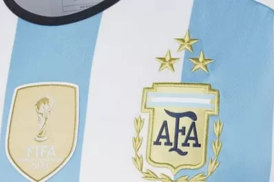 Sale a la venta la camiseta de la Selección Argentina con las tres estrellas: ¿Cuánto cuesta?