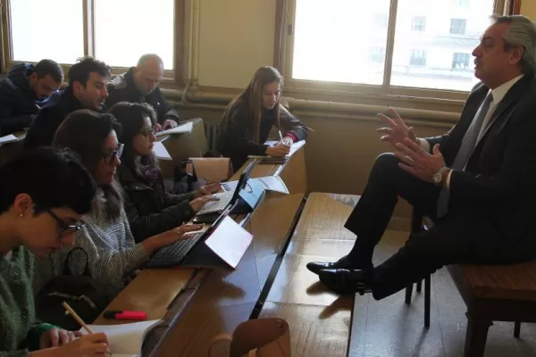 Graduados de la Facultad de Derecho de la UBA también piden suspender a Alberto Fernández como docente