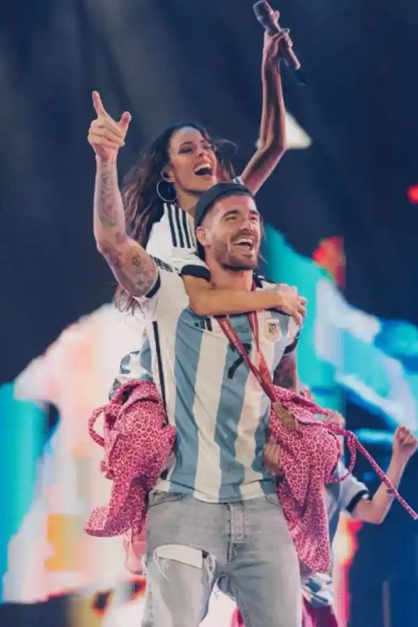 Fanatismo a pleno: Rodrigo De Paul y Tini Stoessel revolucionaron un shopping con su presencia