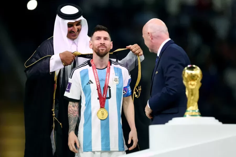 La millonaria suma que le ofrecieron a Messi por la túnica que usó para levantar la Copa del Mundo