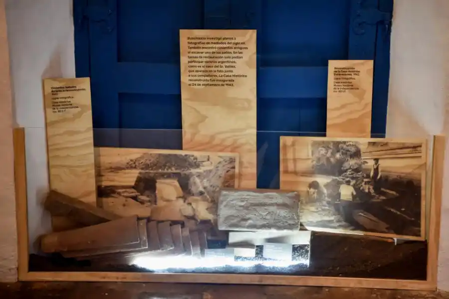 PRIMERA SALA. Ofrece un viaje fotográfico y documental para revelar cómo estaba la Casa Histórica antes de su restauración.