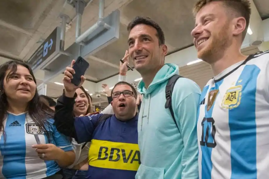 Argentina campeón mundial: la cálida bienvenida a Scaloni en Mallorca, su ciudad de residencia