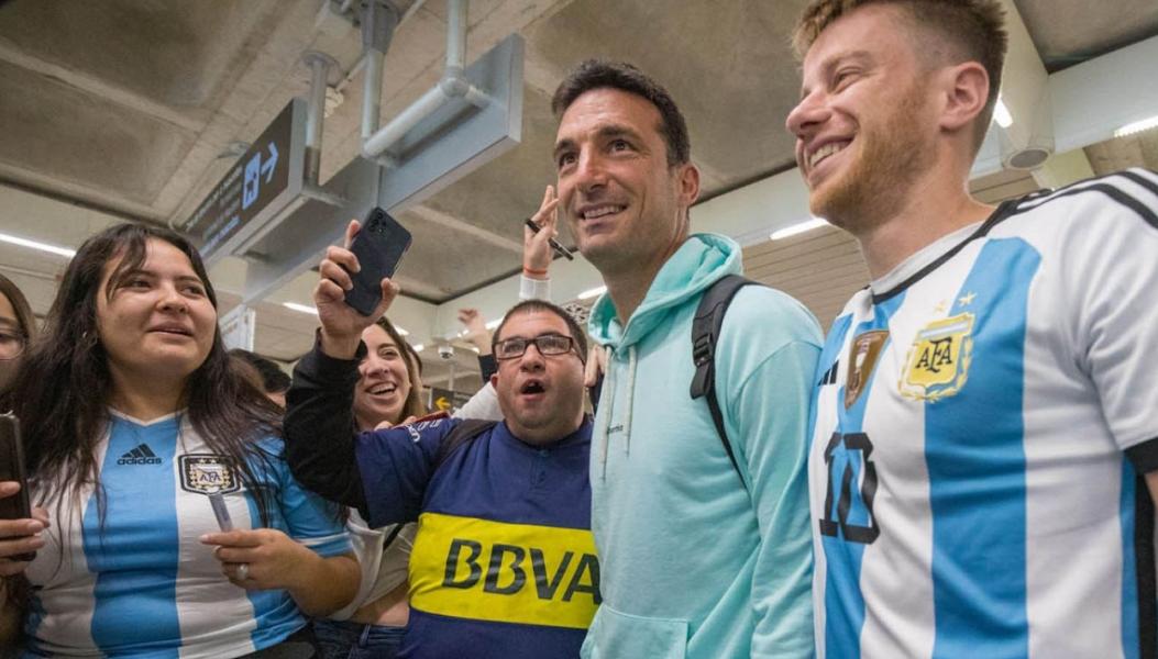 Argentina campeón mundial: la cálida bienvenida a Scaloni en Mallorca, su ciudad de residencia