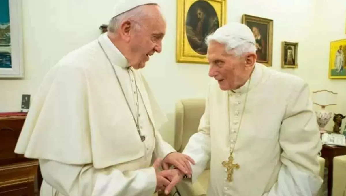 DOS PAPAS. Francisco y Benedicto, durante un encuentro mantenido en 2019.