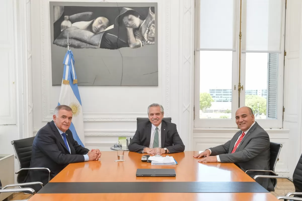 En Casa Rosada, Jaldo, Manzur y el Presidente evalúan el plan de obras en Tucumán . Foto Prensa