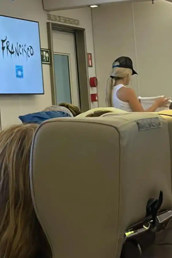 Camila Homs se fue del país luego de la polémica pelea con Tini Stoessel