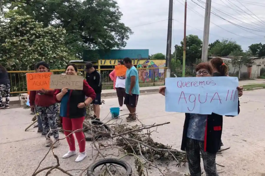Puente de avenida América al 2.800: un paso “taponado” a propósito