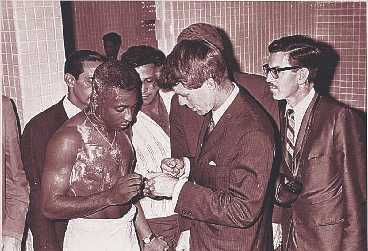 Pelé: un monarca de la redonda, único e irrepetible