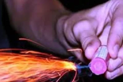 Una discusión sobre el uso de la pirotecnia terminó con un joven apuñalado