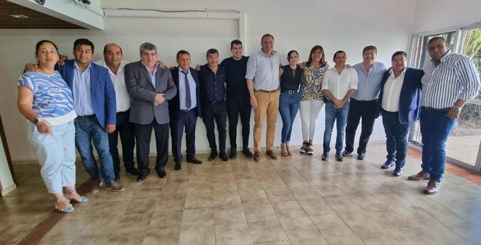 DESPIDIENDO EL AÑO. Intendentes peronistas y el ministro del Interior Miguel Acevedo compartieron un almuerzo en el que se analizó la campaña. 