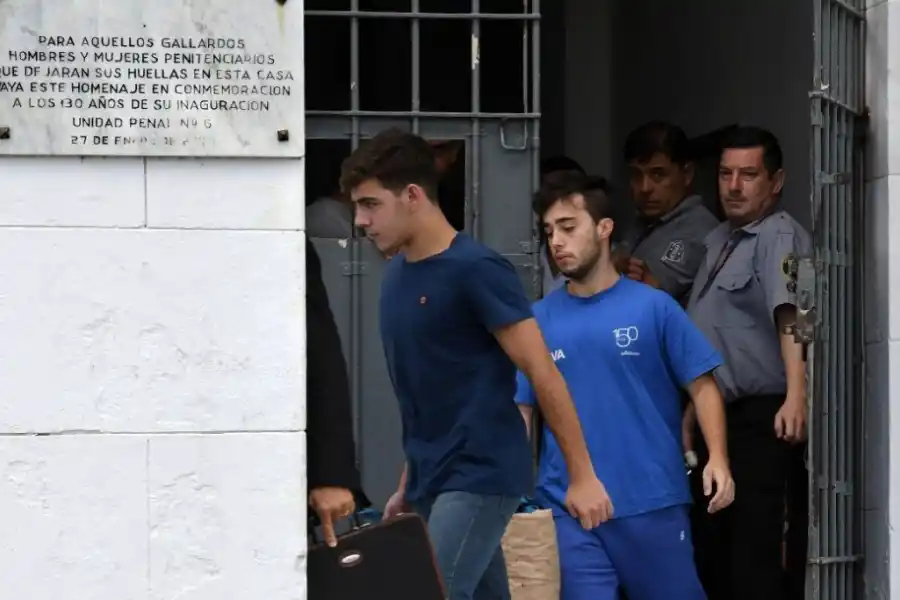 Juan Pedro Guarino y Alejo Milanesi al momento de su liberación