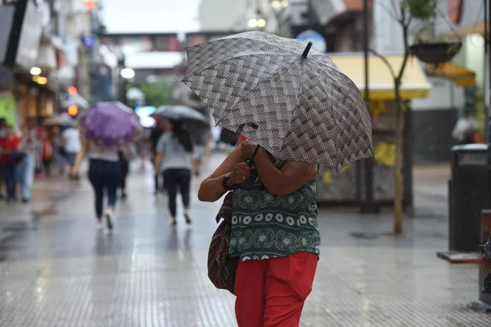 DOMINGO BAJO AGUA. El primer día de 2023 tendrá tormentas aisladas. la gaceta / foto de analia jaramillo 
