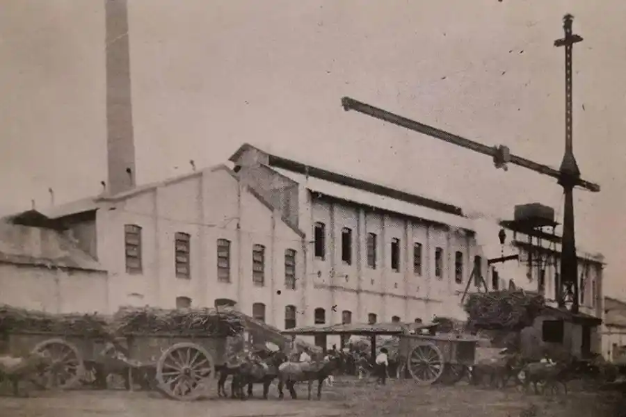 AHOGADOS. Los ingenios azucareros, como el San Juan, carecieron del crédito del Banco Nacional para su molienda.