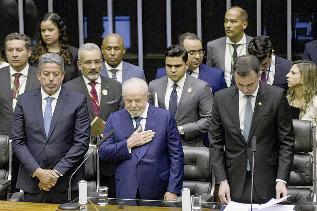 GIRO EMOTIVO. Con la mano en el corazón, Lula expuso ante los legisladores su compromiso constitucional.  