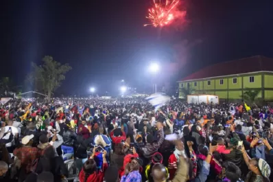 Estampida mortal en Uganda, en un show de fuegos artificiales